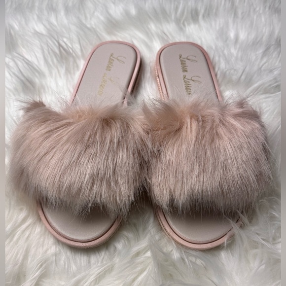 Lauren Lorraine Shoes - Lauren Lorraine Fluffy Flat Sandals – Blush, Size 10 (NIB)